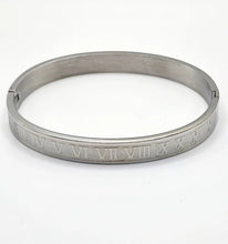 Load image into Gallery viewer, Roman Numeral Bangle